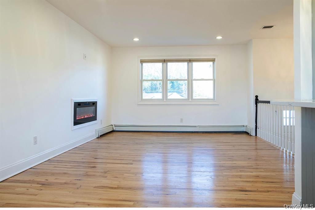 #8 photo, 58 Hauppauge Road, سوفولك Hauppauge , NY 11788