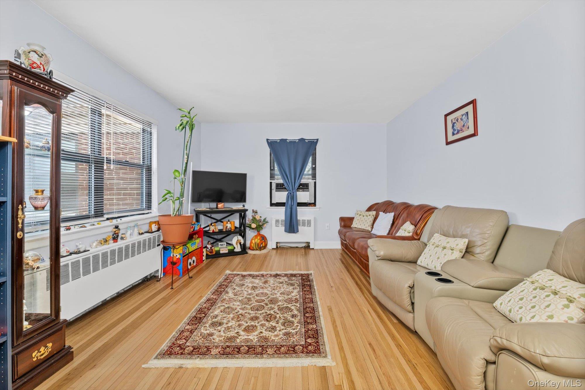 #5 photo, 220-16 75th Avenue, Oakland Gardens , NY 11364