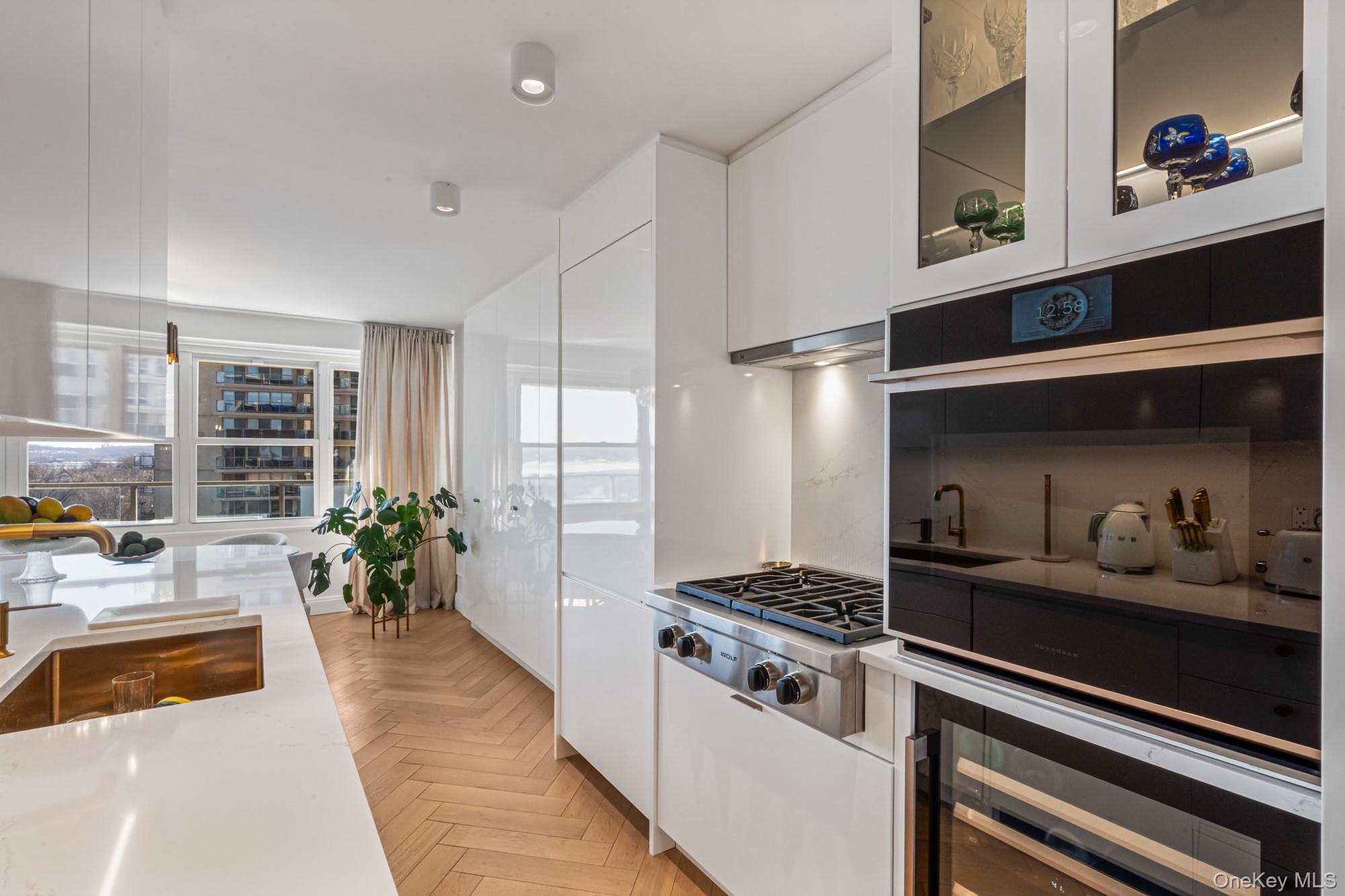 #11 photo, 1805 215th Street, קווינס Bayside , NY 11360