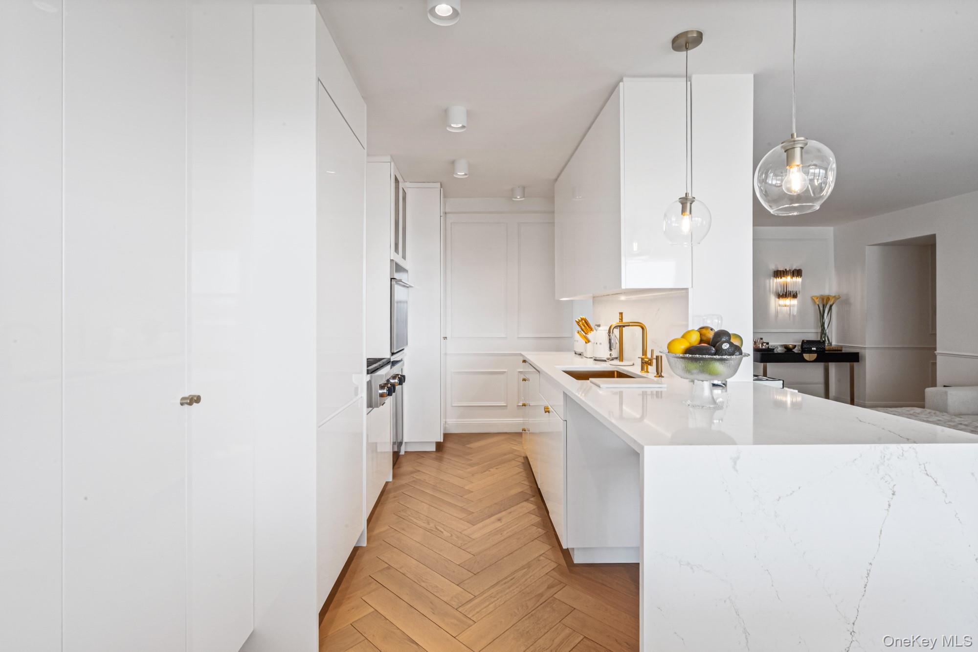 #13 photo, 1805 215th Street, קווינס Bayside , NY 11360