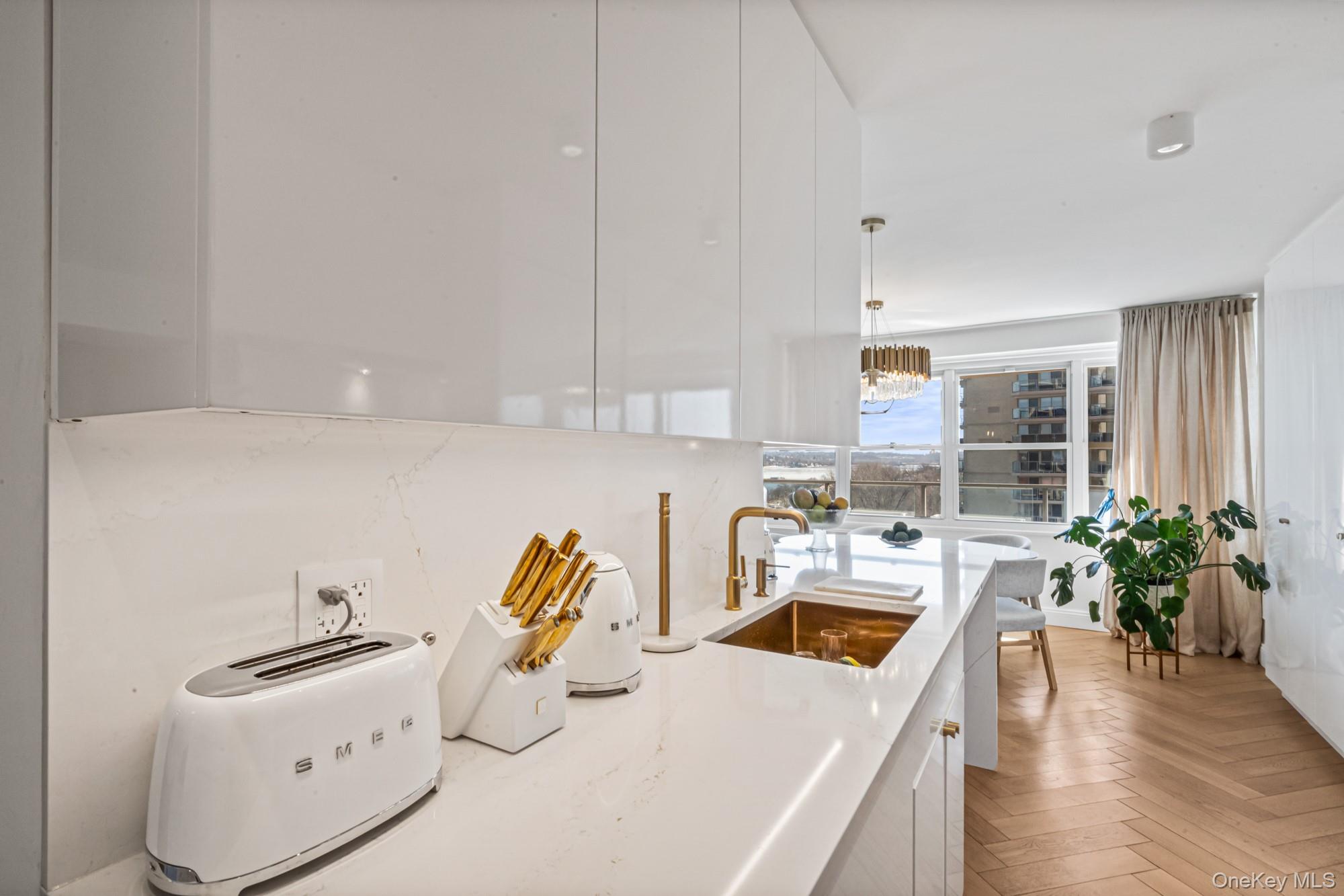 #14 photo, 1805 215th Street, קווינס Bayside , NY 11360