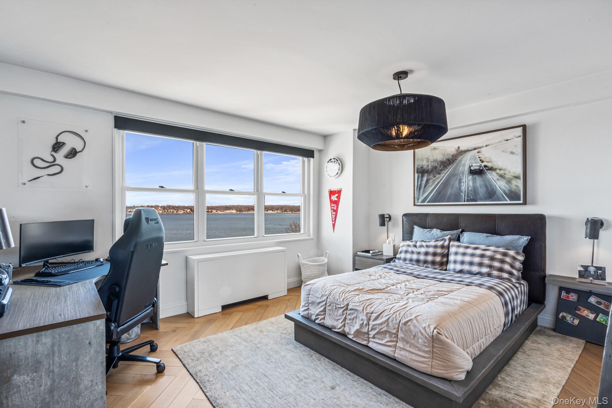 #15 photo, 1805 215th Street, קווינס Bayside , NY 11360