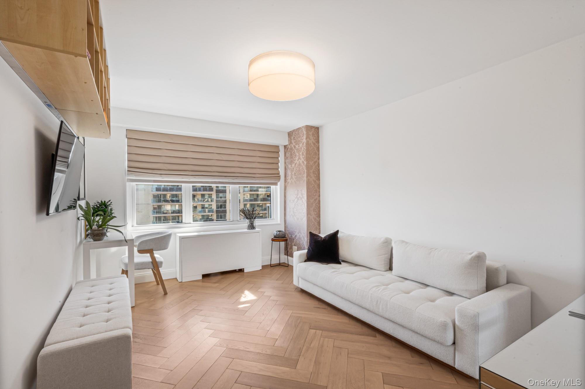 #16 photo, 1805 215th Street, קווינס Bayside , NY 11360