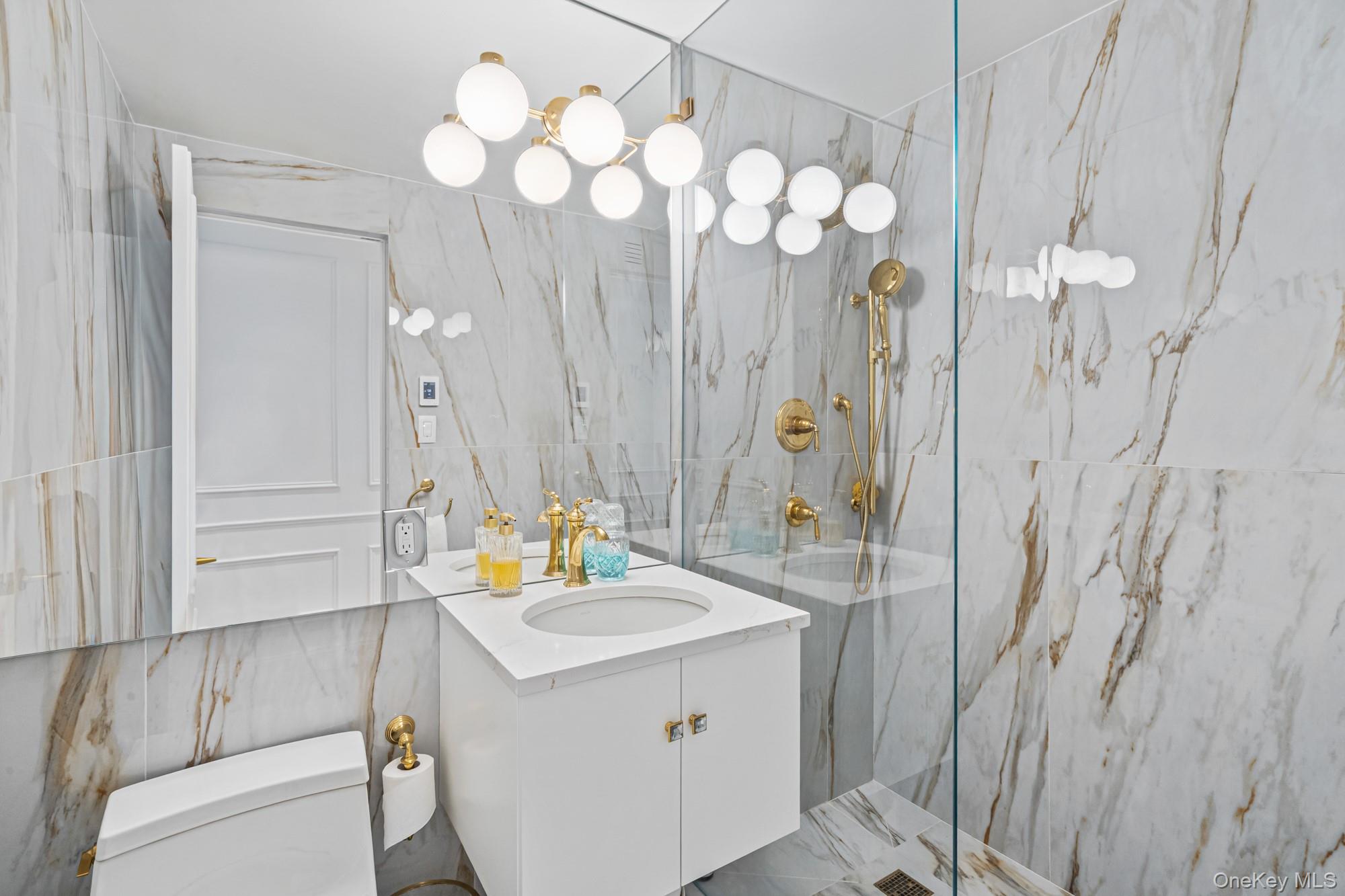 #17 photo, 1805 215th Street, קווינס Bayside , NY 11360