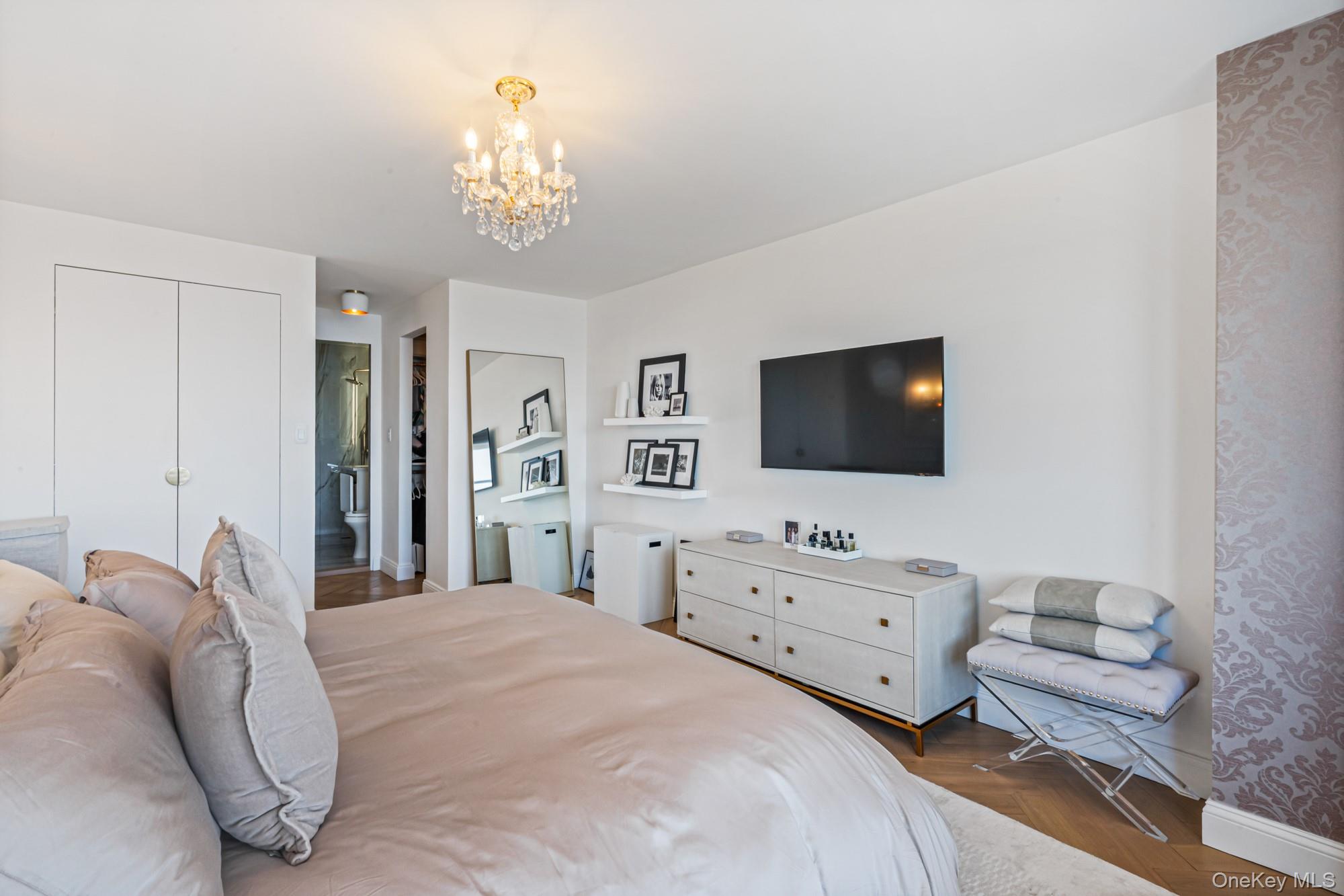 #19 photo, 1805 215th Street, קווינס Bayside , NY 11360