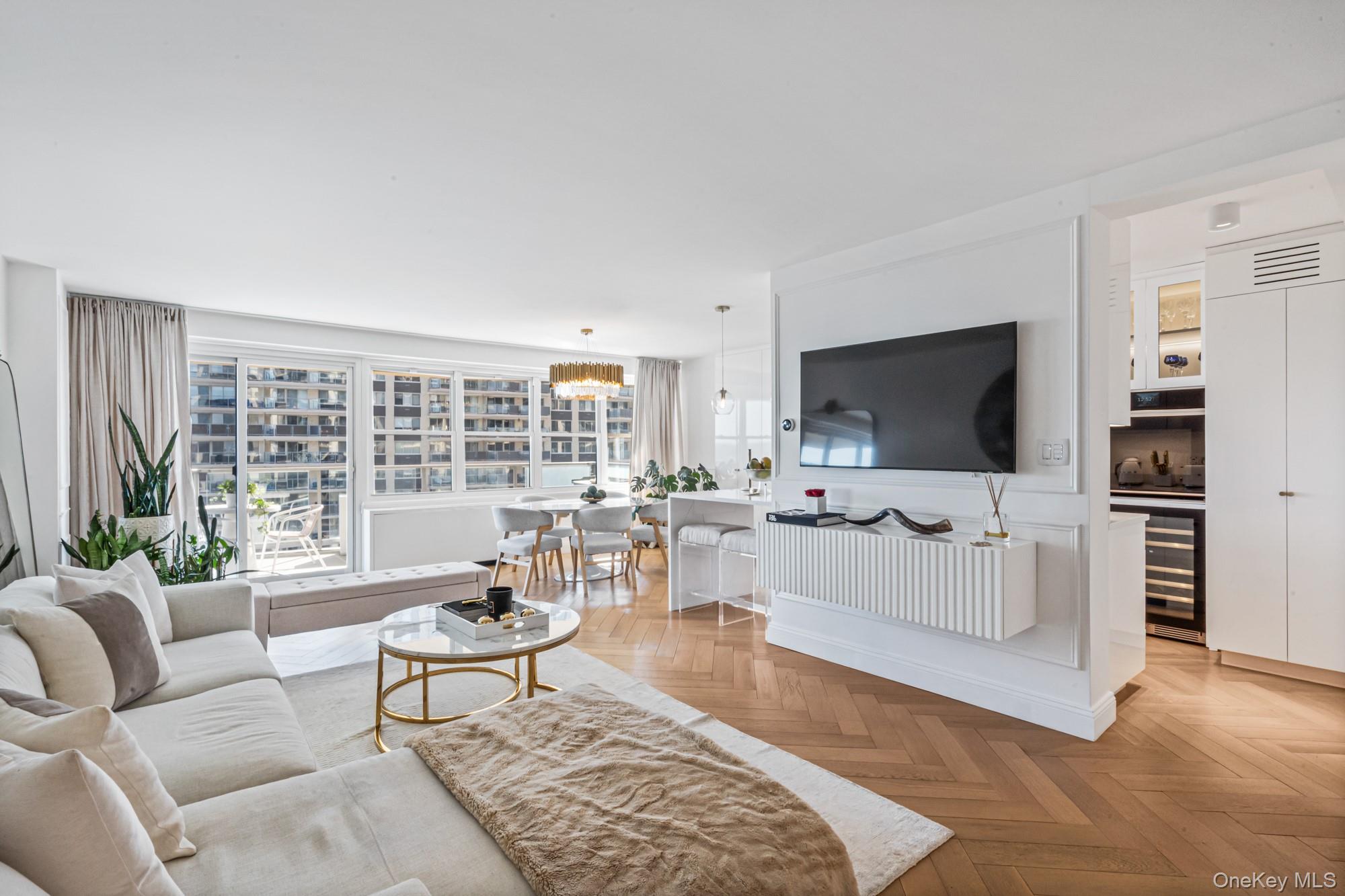 #2 photo, 1805 215th Street, קווינס Bayside , NY 11360