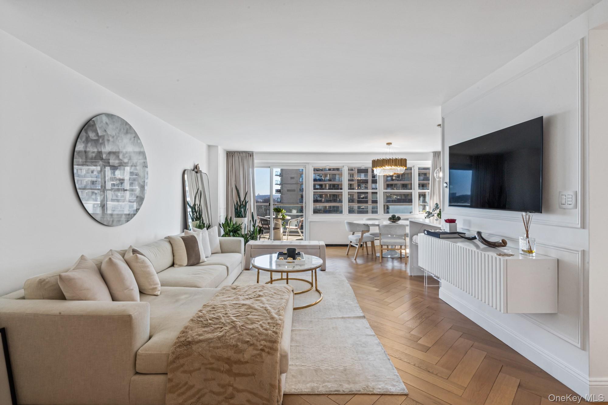 #4 photo, 1805 215th Street, קווינס Bayside , NY 11360