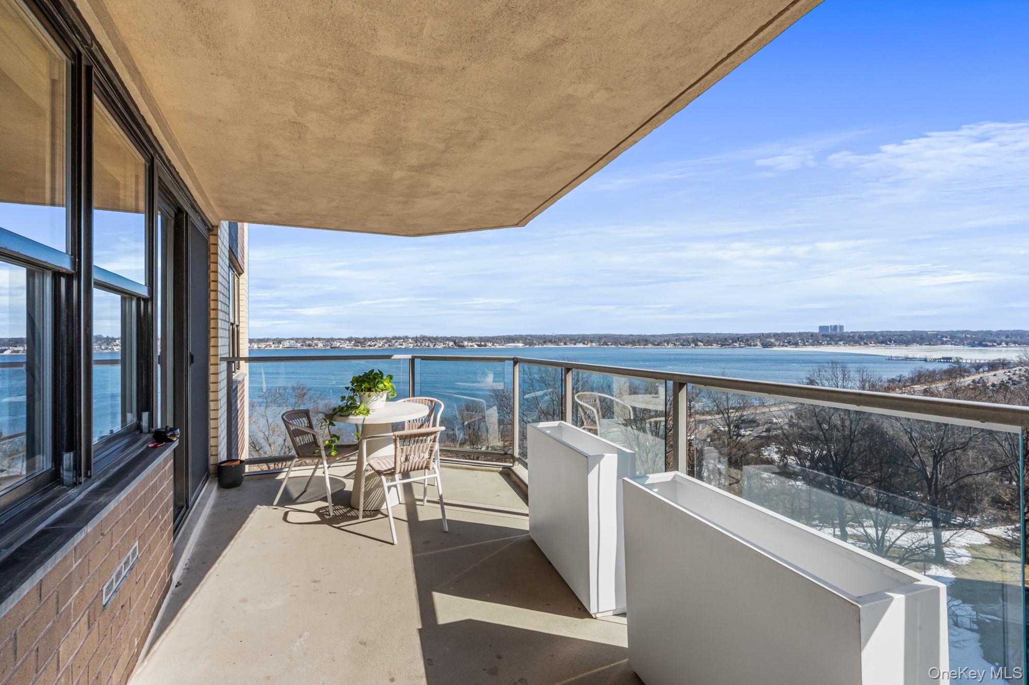 #9 photo, 1805 215th Street, קווינס Bayside , NY 11360