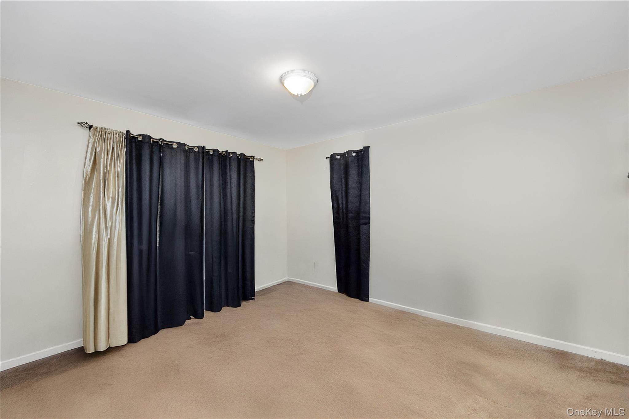 #16 photo, 59 Oak Street, सफ़ोक काउंटी Amityville , NY 11701