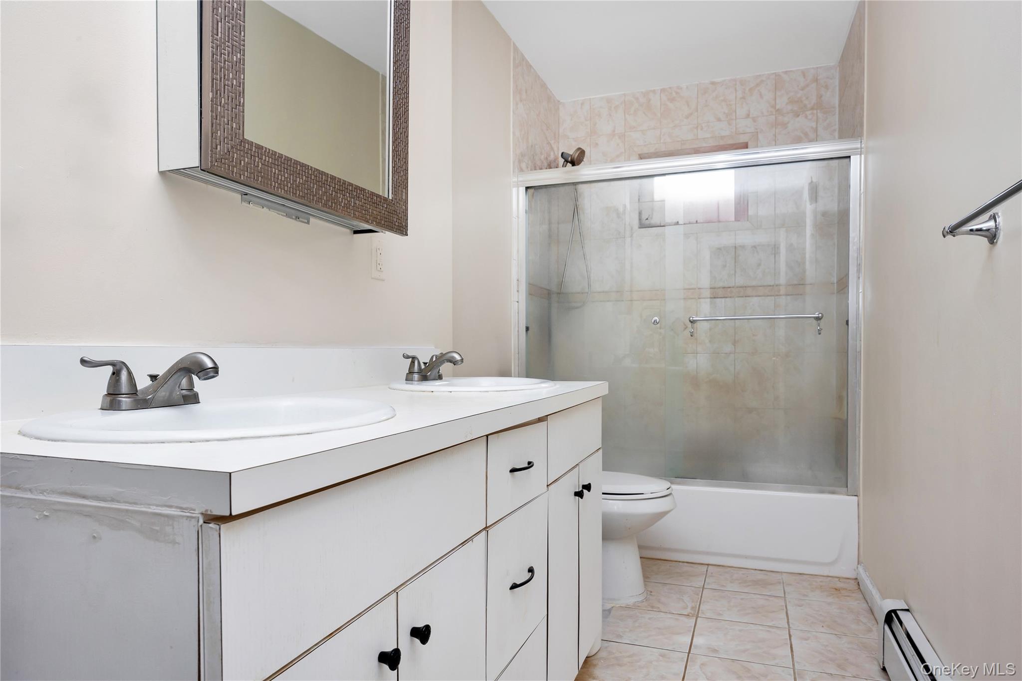 #18 photo, 59 Oak Street, सफ़ोक काउंटी Amityville , NY 11701