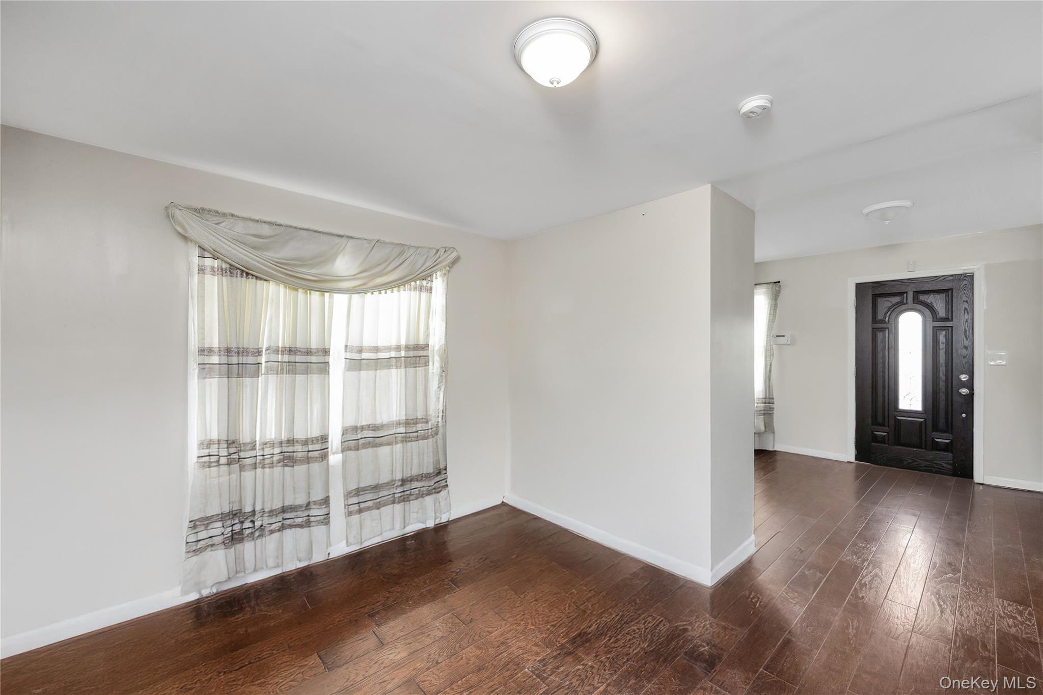 #2 photo, 59 Oak Street, सफ़ोक काउंटी Amityville , NY 11701