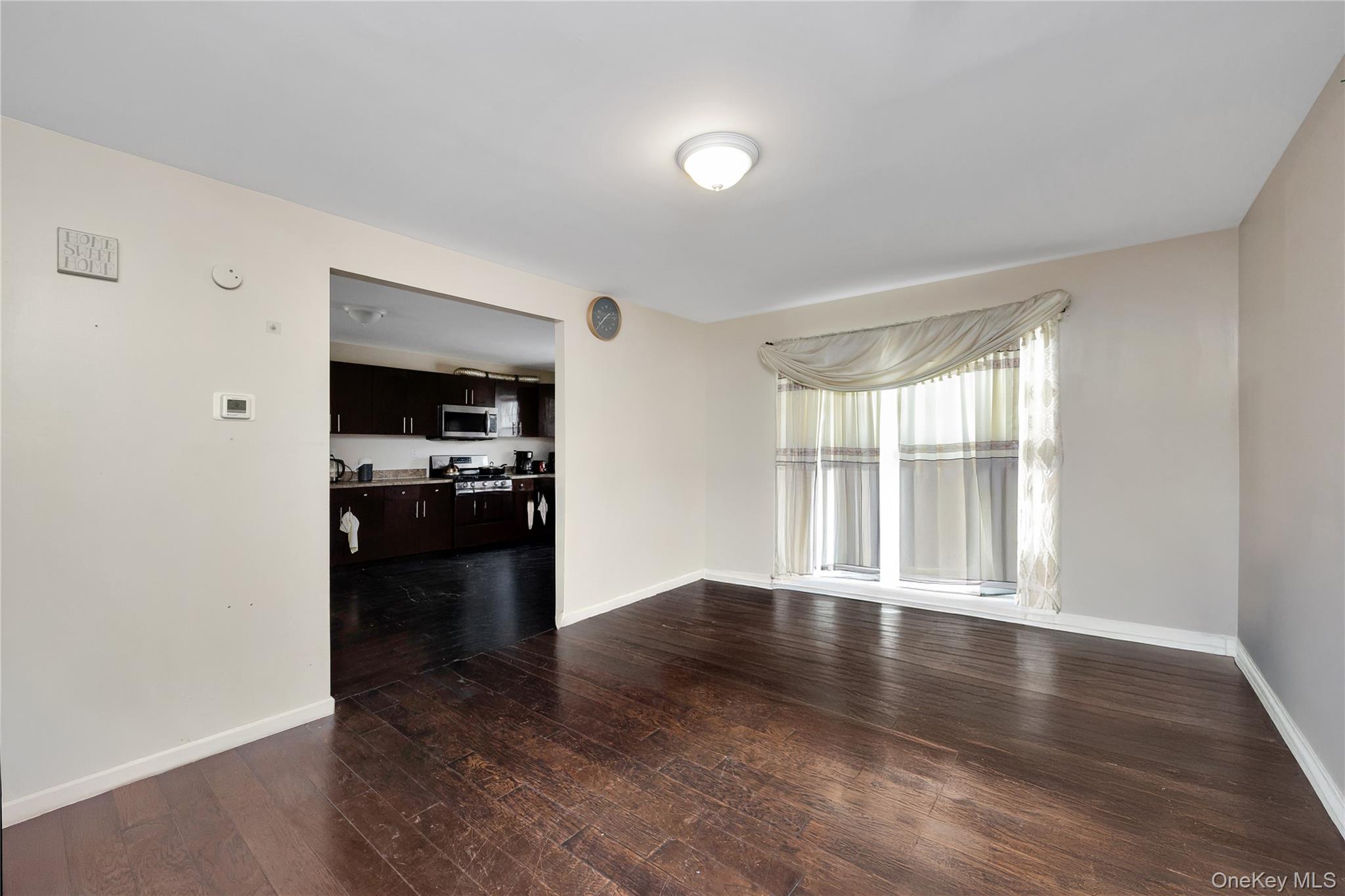 #6 photo, 59 Oak Street, सफ़ोक काउंटी Amityville , NY 11701