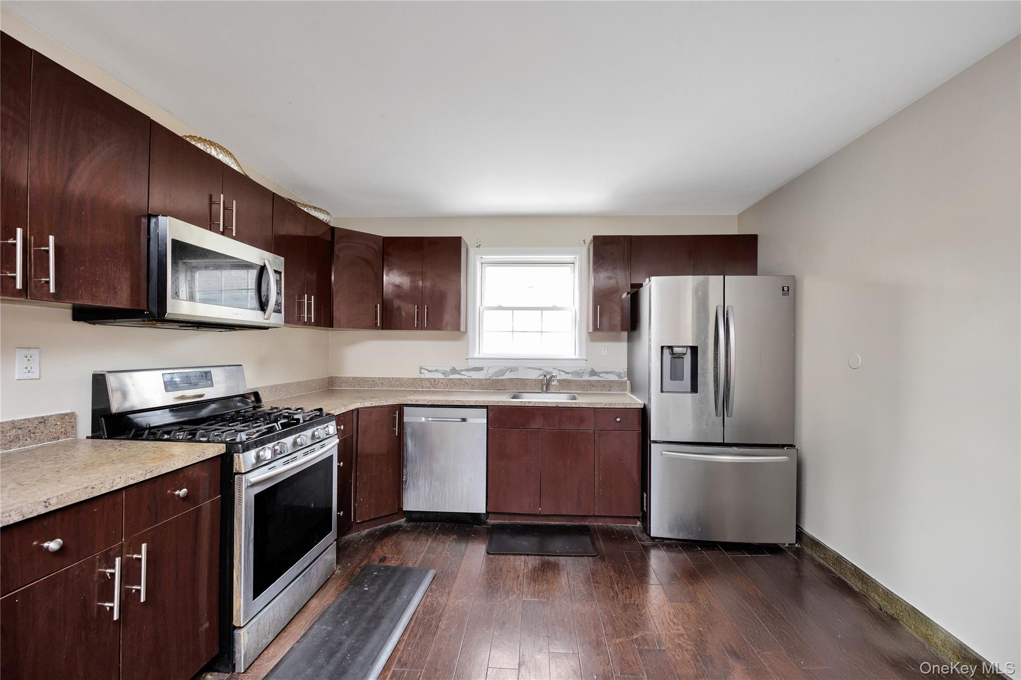 #8 photo, 59 Oak Street, सफ़ोक काउंटी Amityville , NY 11701