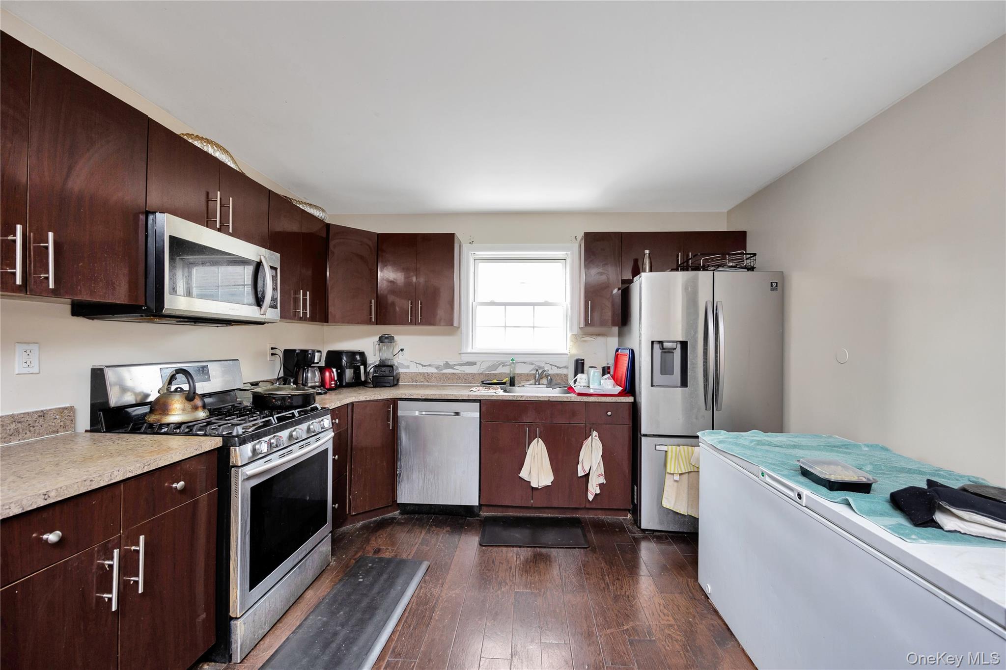 #9 photo, 59 Oak Street, सफ़ोक काउंटी Amityville , NY 11701