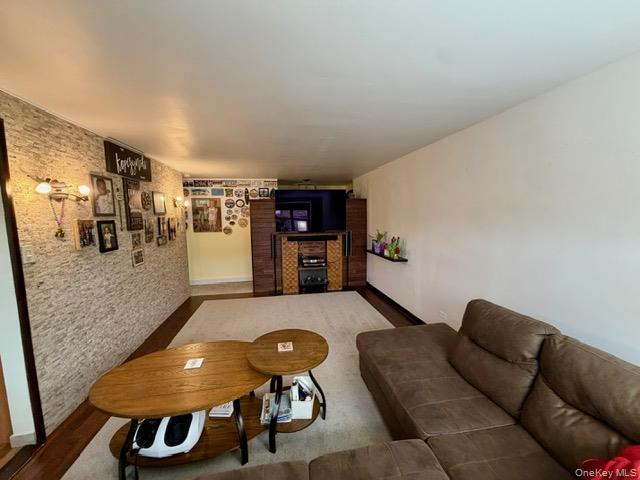 #5 photo, 8610 151st Avenue, קווינס Howard Beach , NY 11414