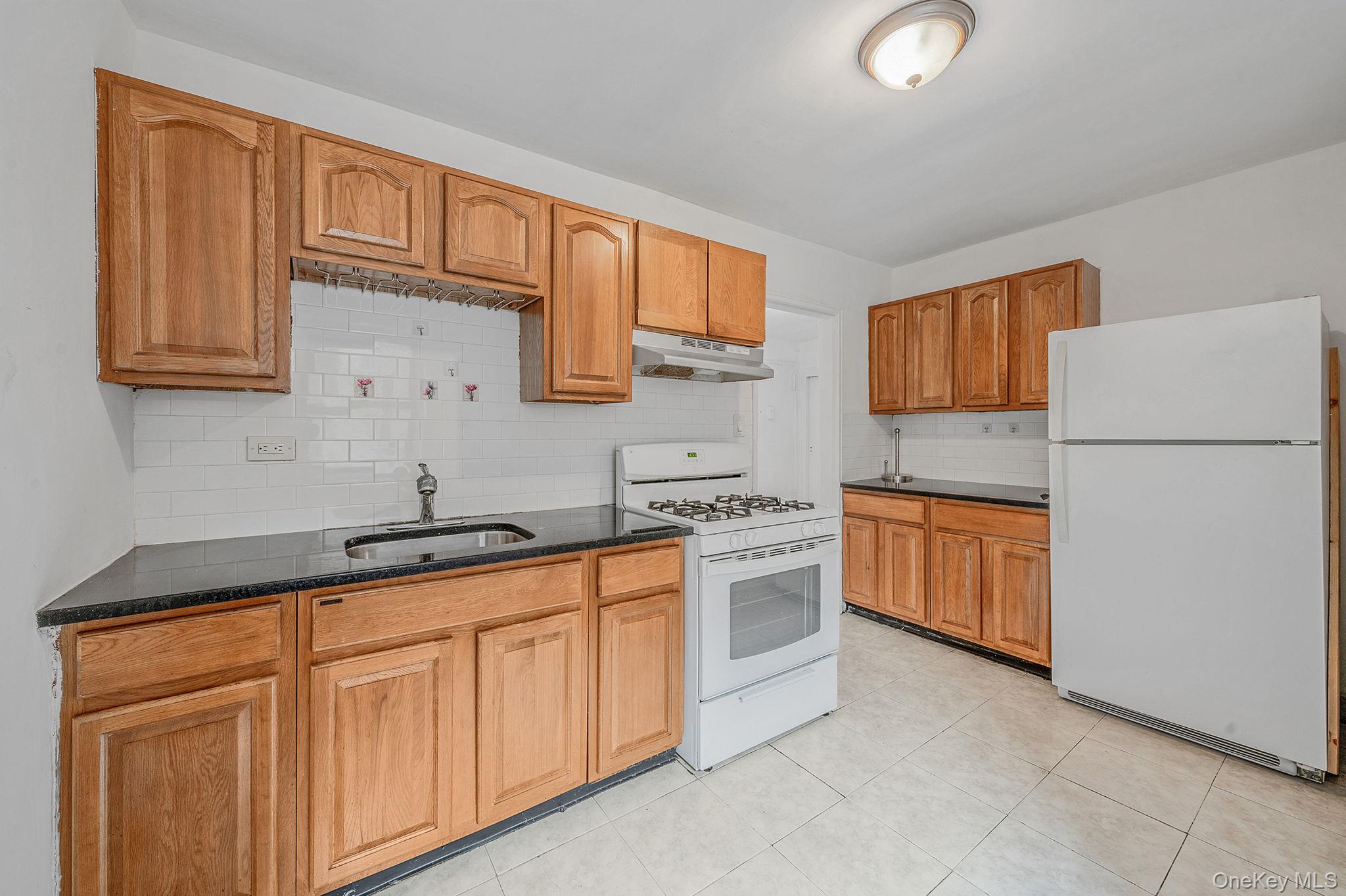 #2 photo, 94-31 60th, קווינס Elmhurst , NY 11373