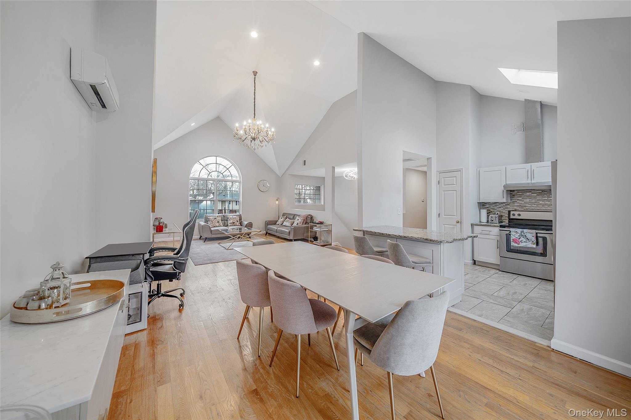 #5 photo, 6 Denmark Court, সাফোক কাউন্টি Huntington , NY 11743