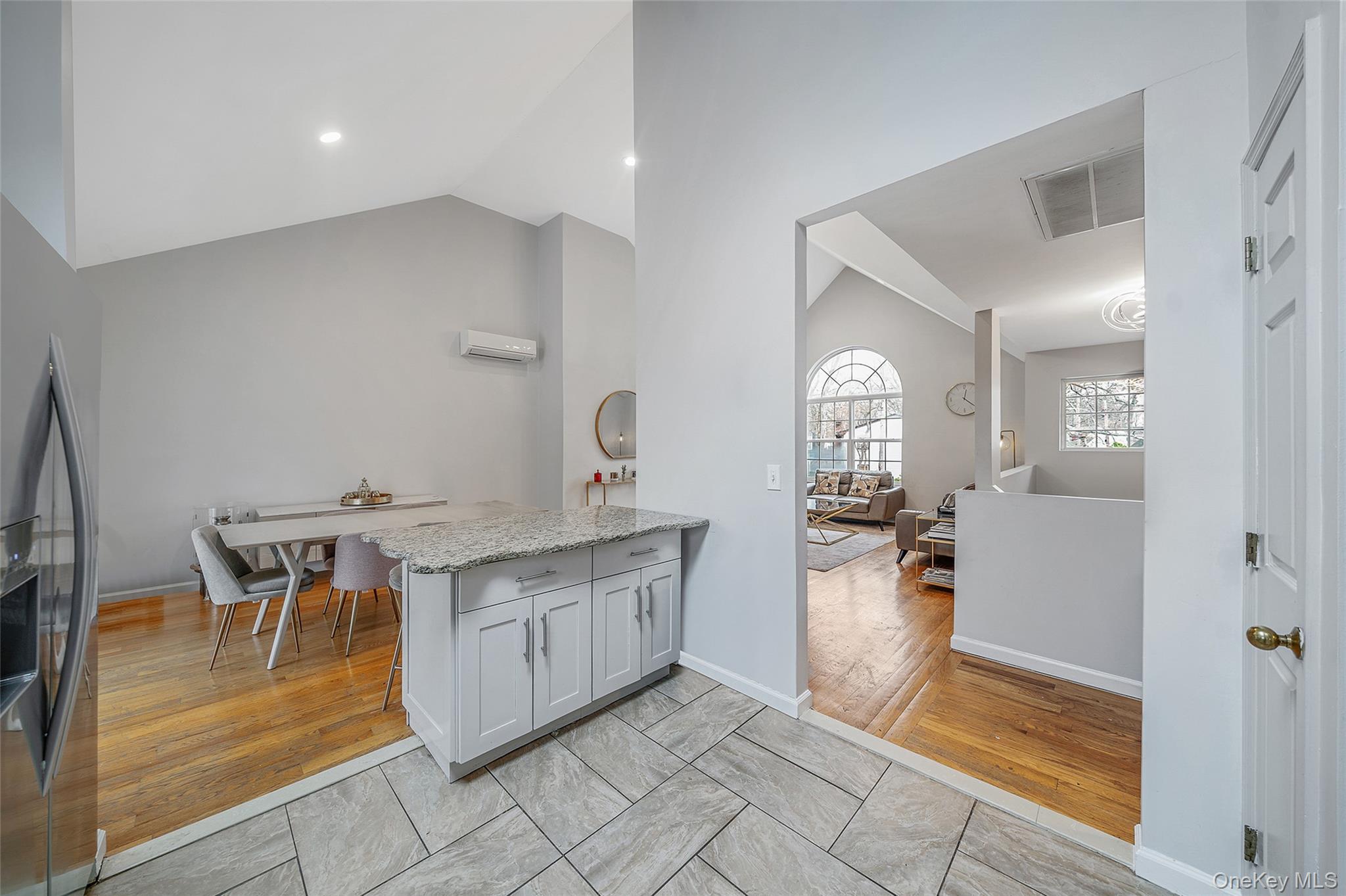 #8 photo, 6 Denmark Court, সাফোক কাউন্টি Huntington , NY 11743