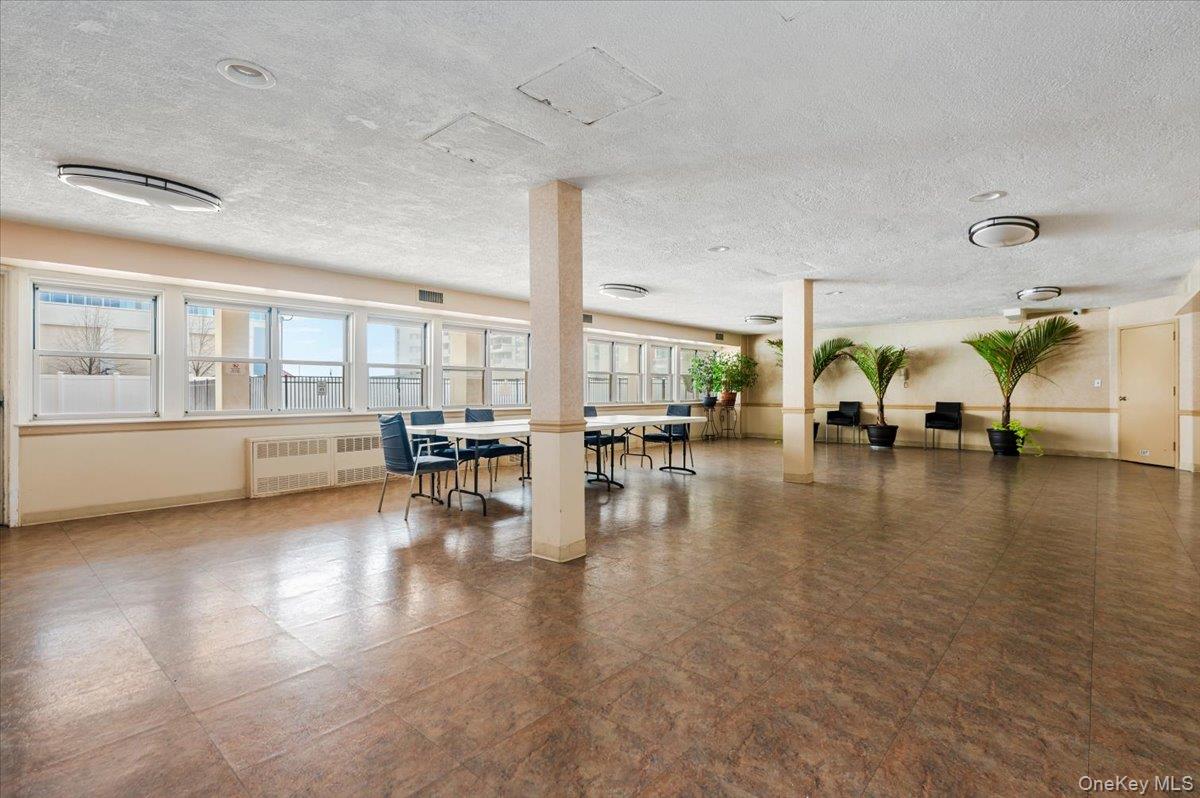 #20 photo, 410 E Broadway, Нассау ‖ Long Beach , NY 11561