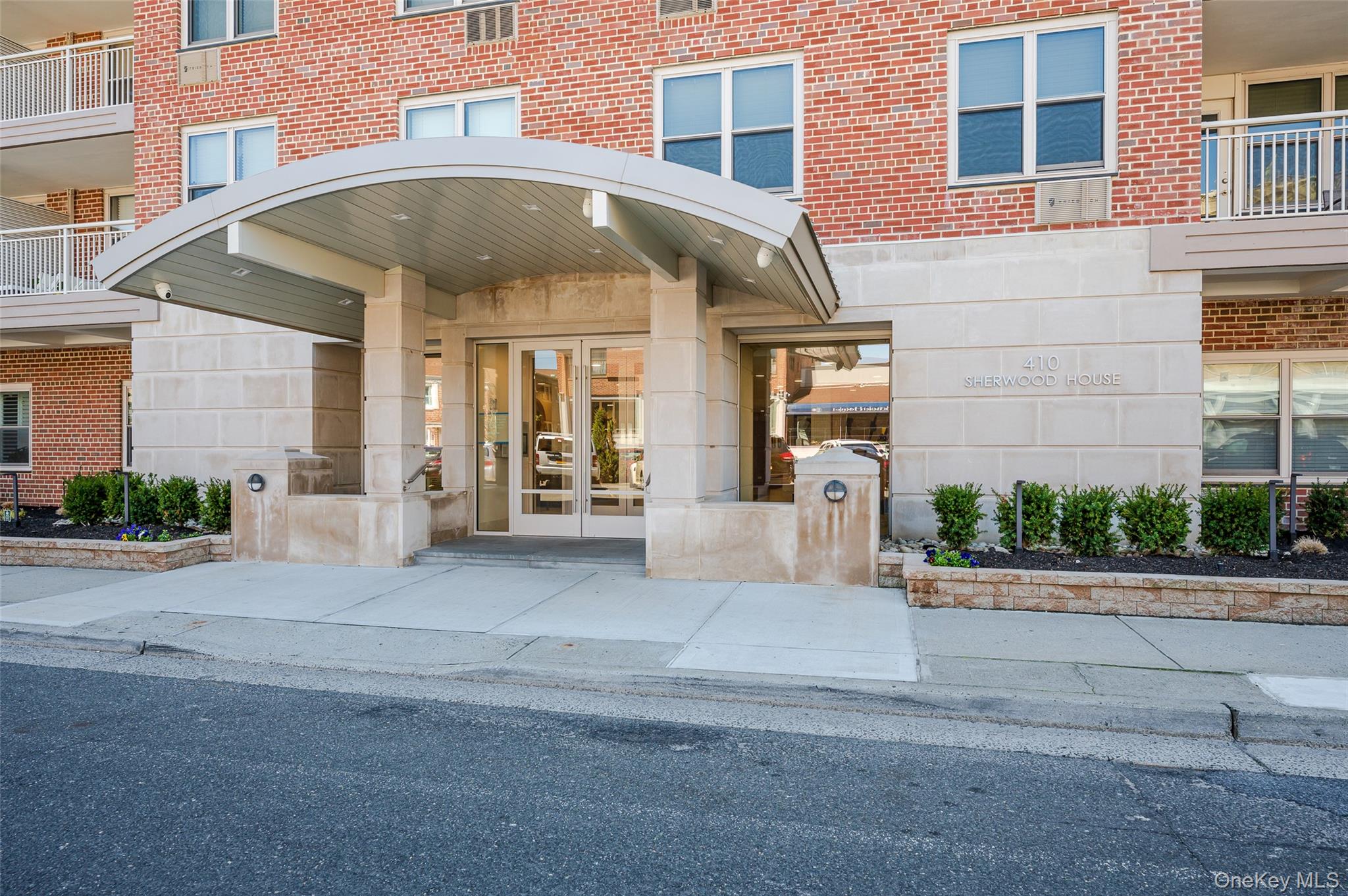 #3 photo, 410 E Broadway, Нассау ‖ Long Beach , NY 11561