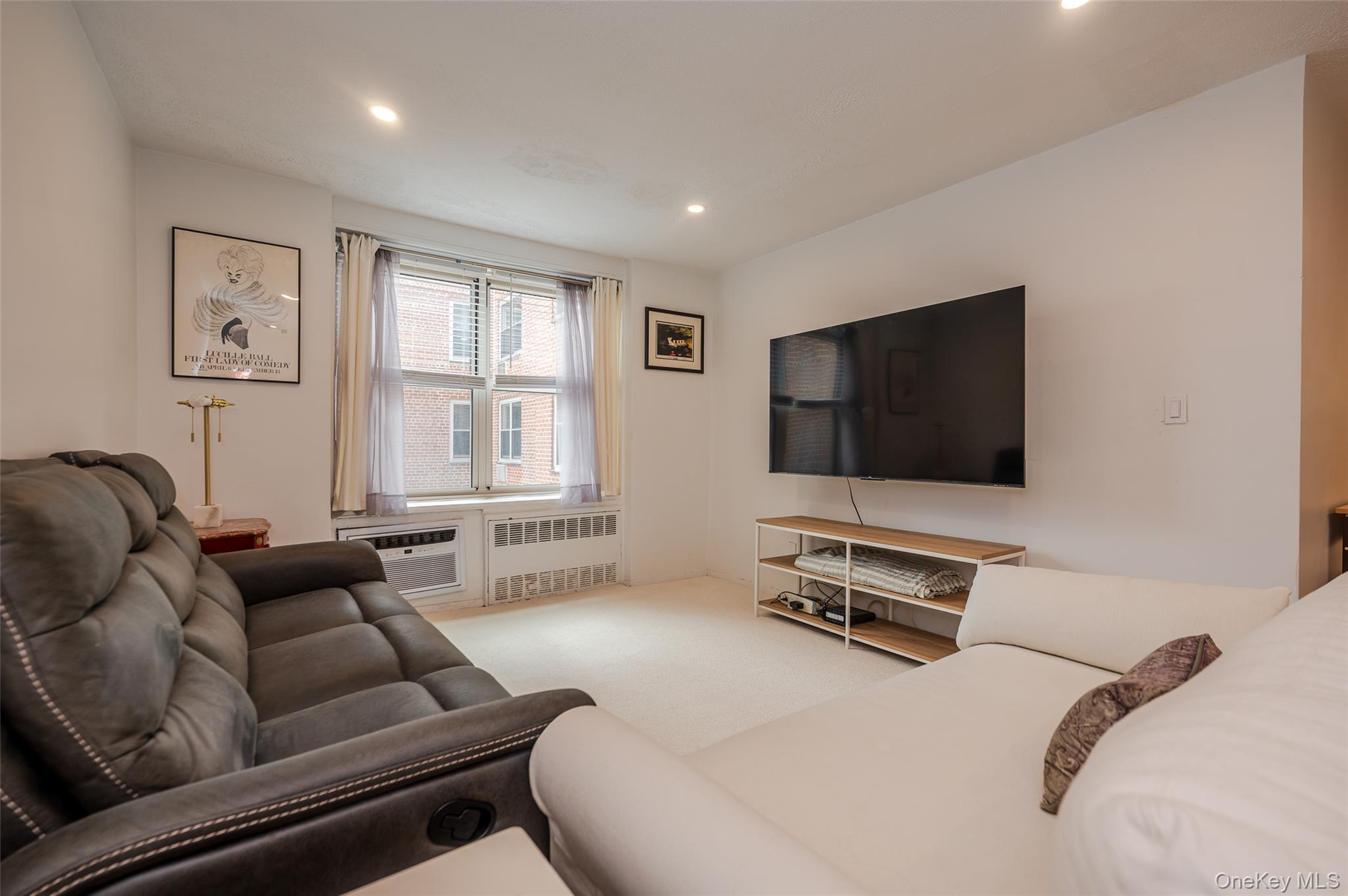 #7 photo, 410 E Broadway, Нассау ‖ Long Beach , NY 11561