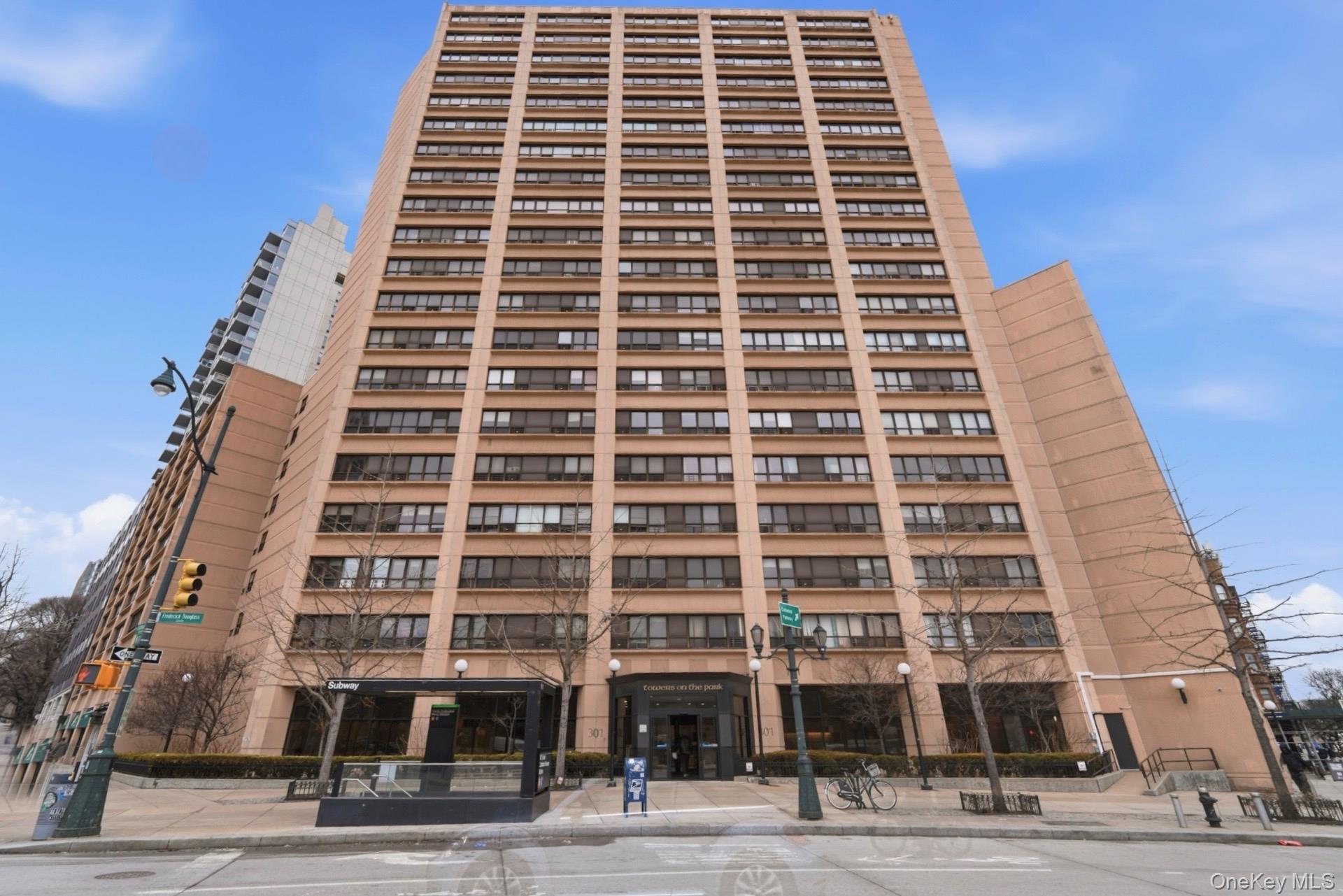 #1 photo, 301 W 110th Street, मैनहटन New York (Manhattan) , NY 10026