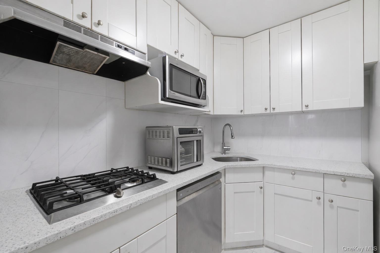 #9 photo, 301 W 110th Street, मैनहटन New York (Manhattan) , NY 10026