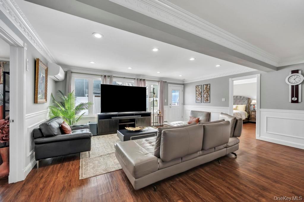 #14 photo, 54 Abbot Lane, Hicksville , NY 11801