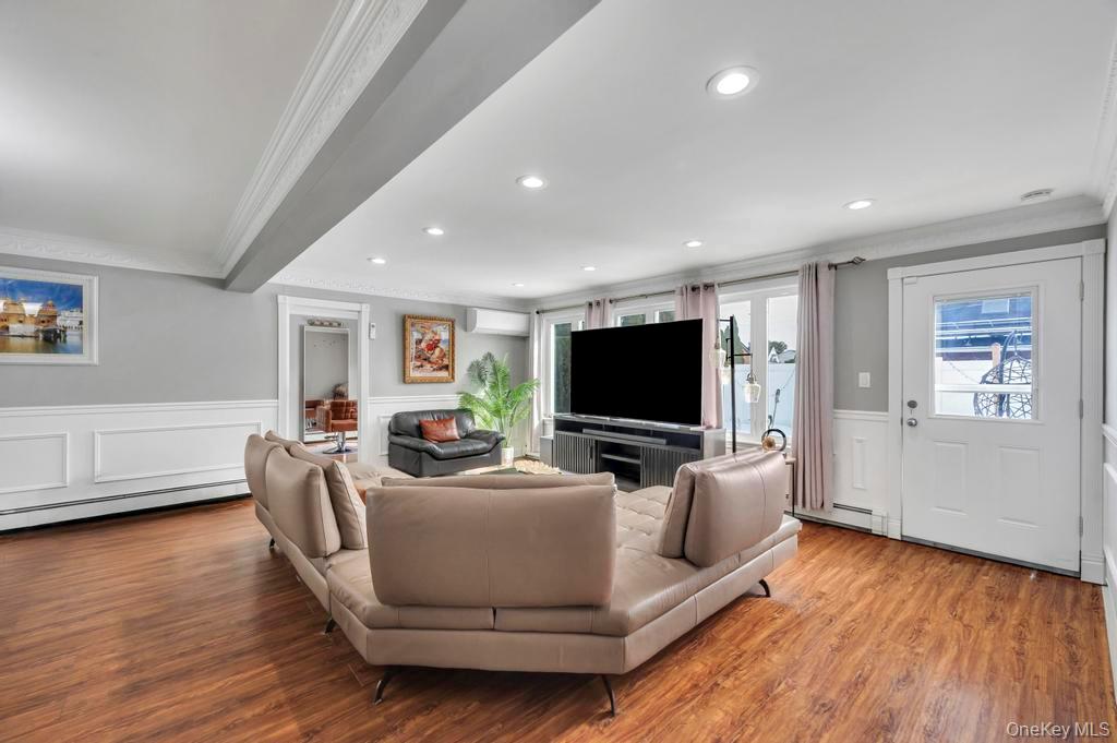 #16 photo, 54 Abbot Lane, Hicksville , NY 11801