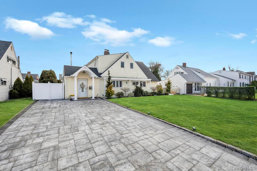 #5 photo, 54 Abbot Lane, Hicksville , NY 11801