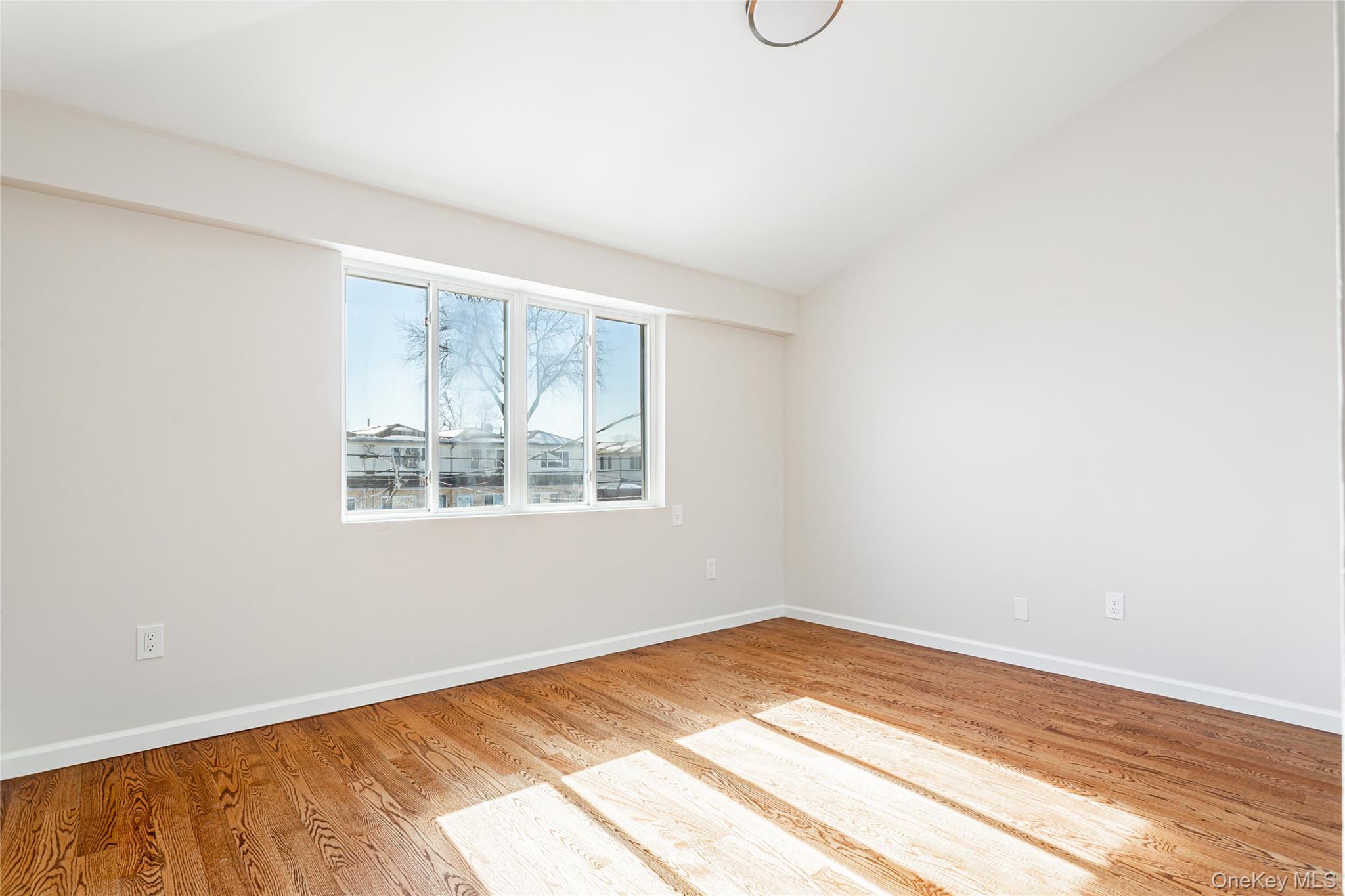 #11 photo, 21 Spirit Lane, 스태튼 섬 Staten Island , NY 10303