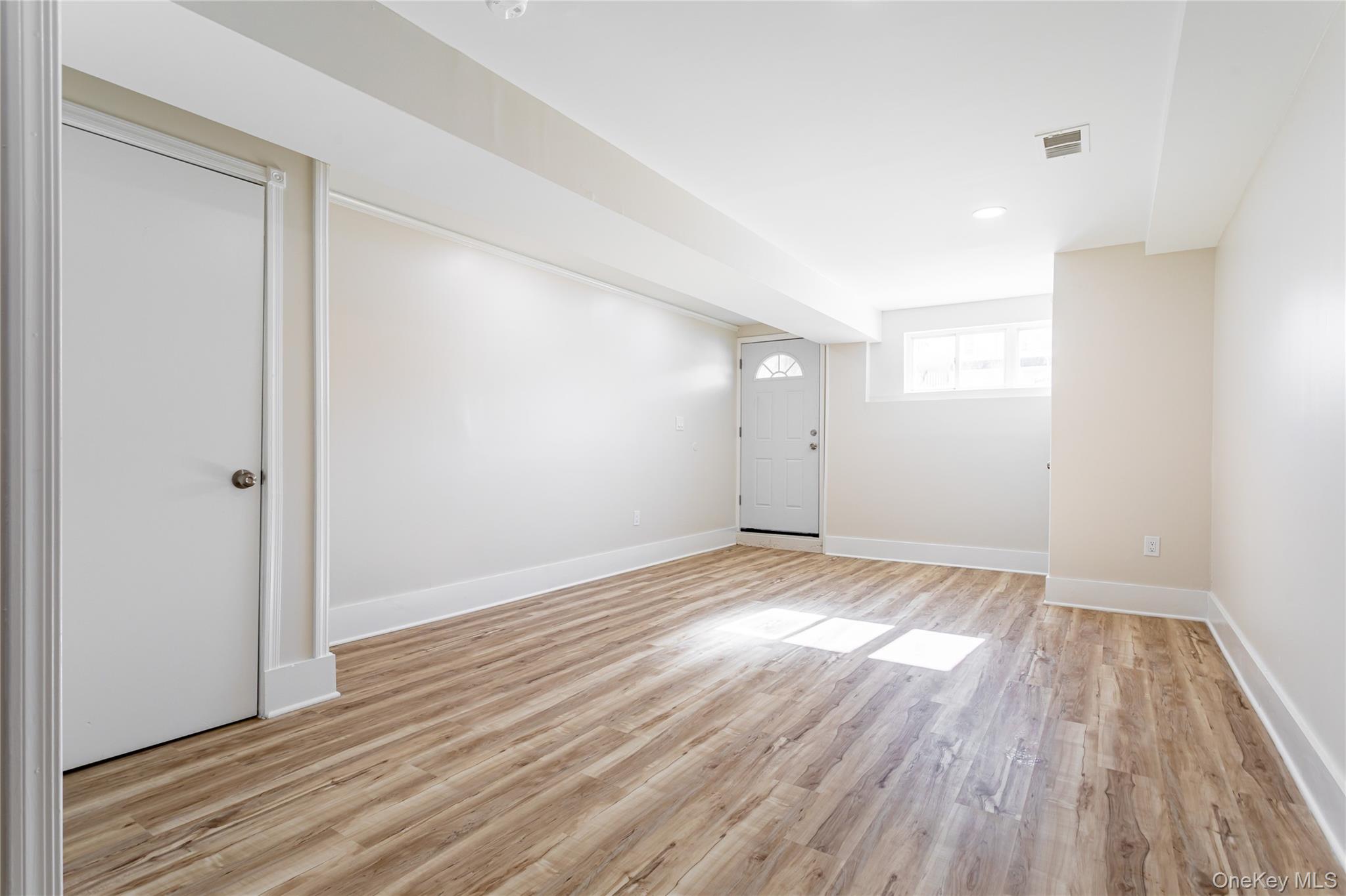 #17 photo, 21 Spirit Lane, 스태튼 섬 Staten Island , NY 10303