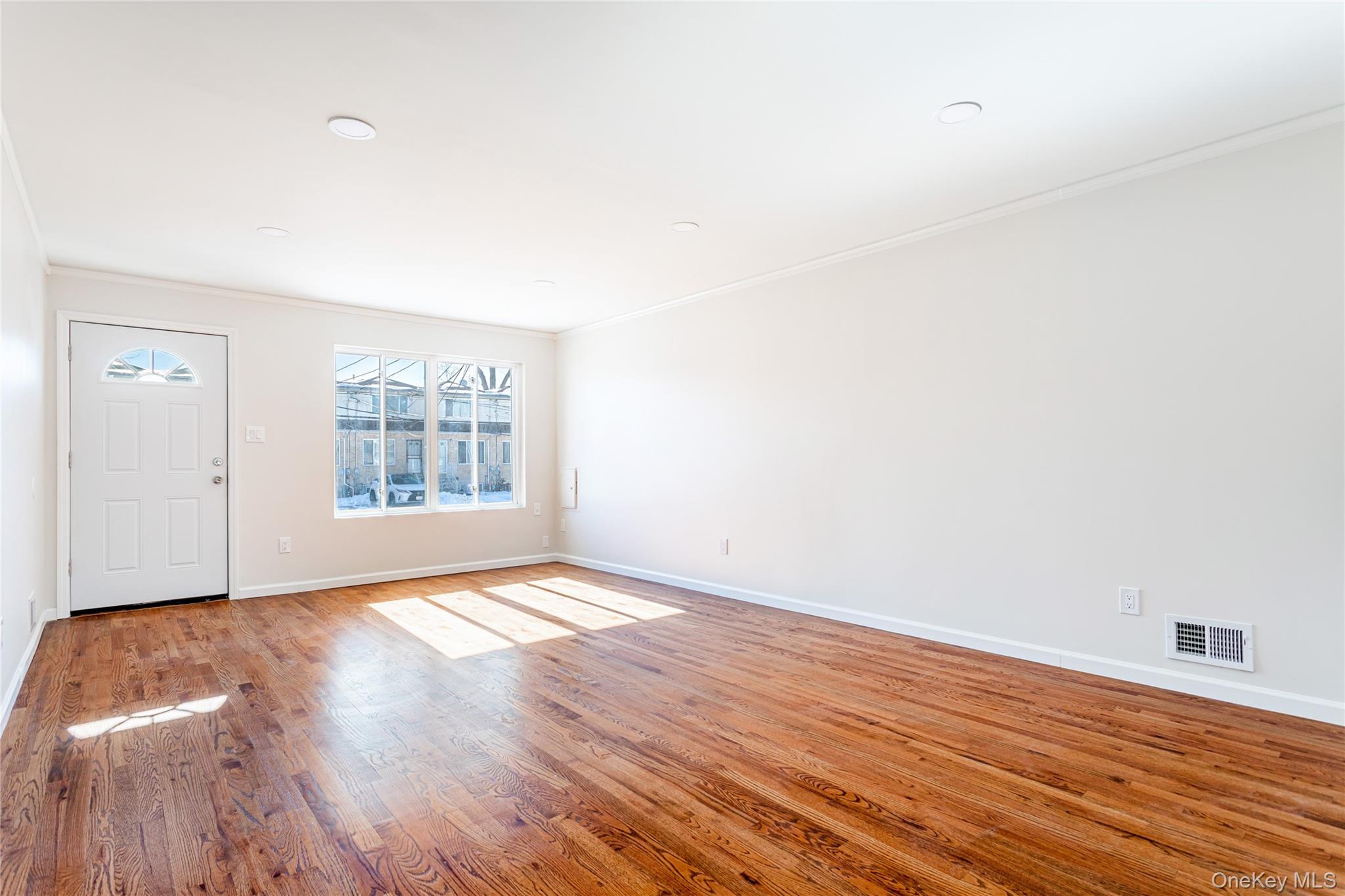 #2 photo, 21 Spirit Lane, 스태튼 섬 Staten Island , NY 10303