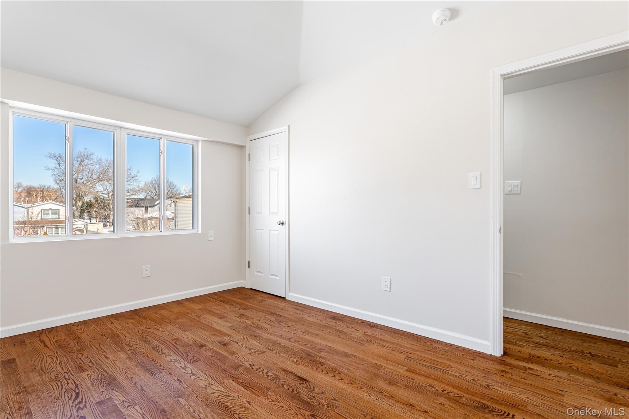 #9 photo, 21 Spirit Lane, 스태튼 섬 Staten Island , NY 10303