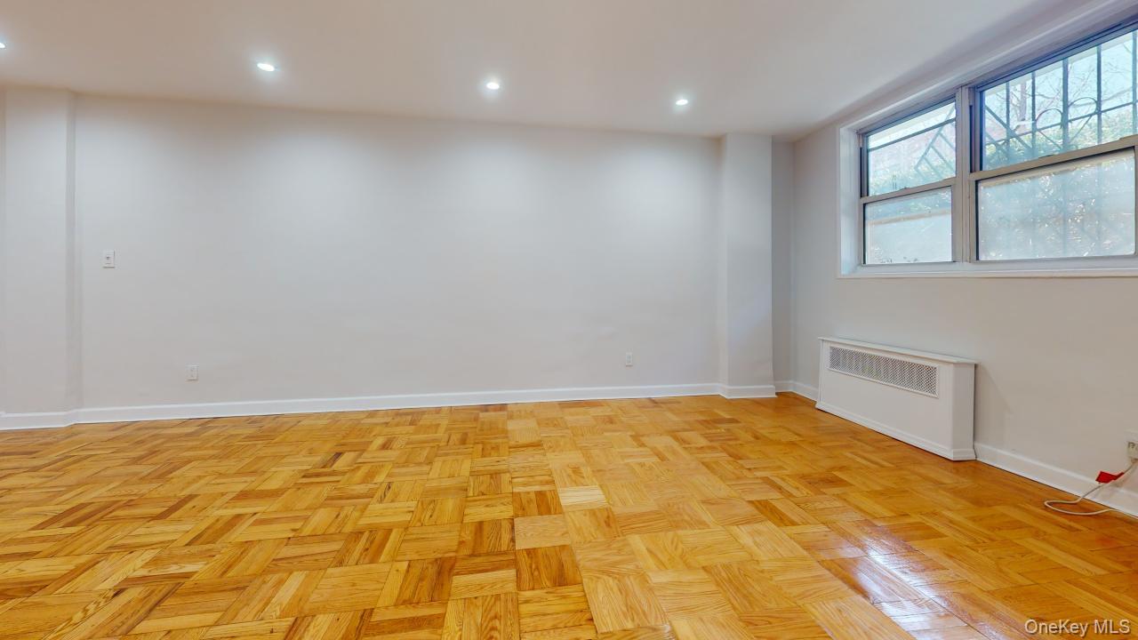 #10 photo, 66-15 Thornton Place, 뉴욕퀸즈 Rego Park , NY 11374