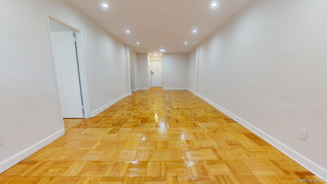 #12 photo, 66-15 Thornton Place, 뉴욕퀸즈 Rego Park , NY 11374