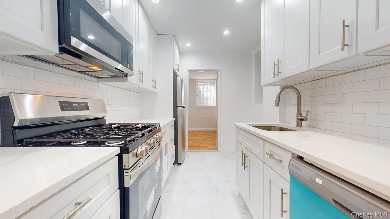 #8 photo, 66-15 Thornton Place, 뉴욕퀸즈 Rego Park , NY 11374