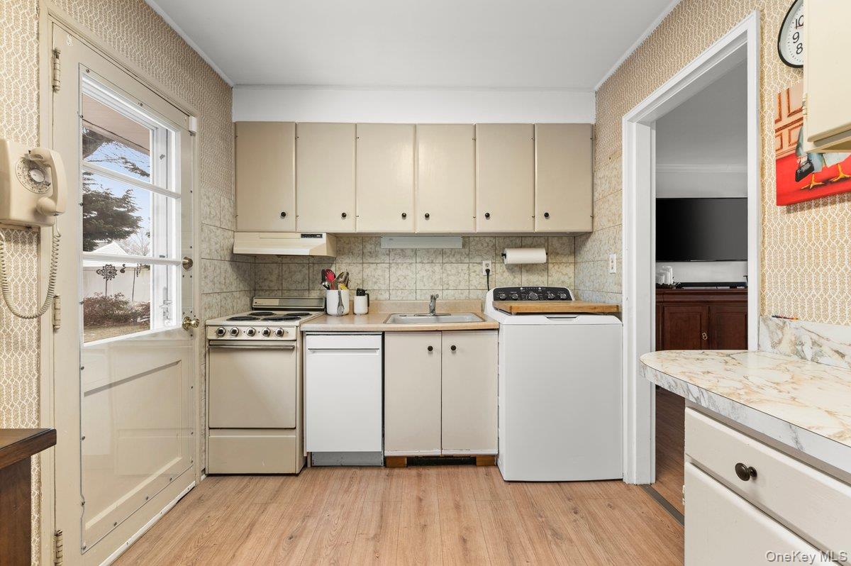 #12 photo, 22 Greenway Circle, नासाउ काउंटी Syosset , NY 11791