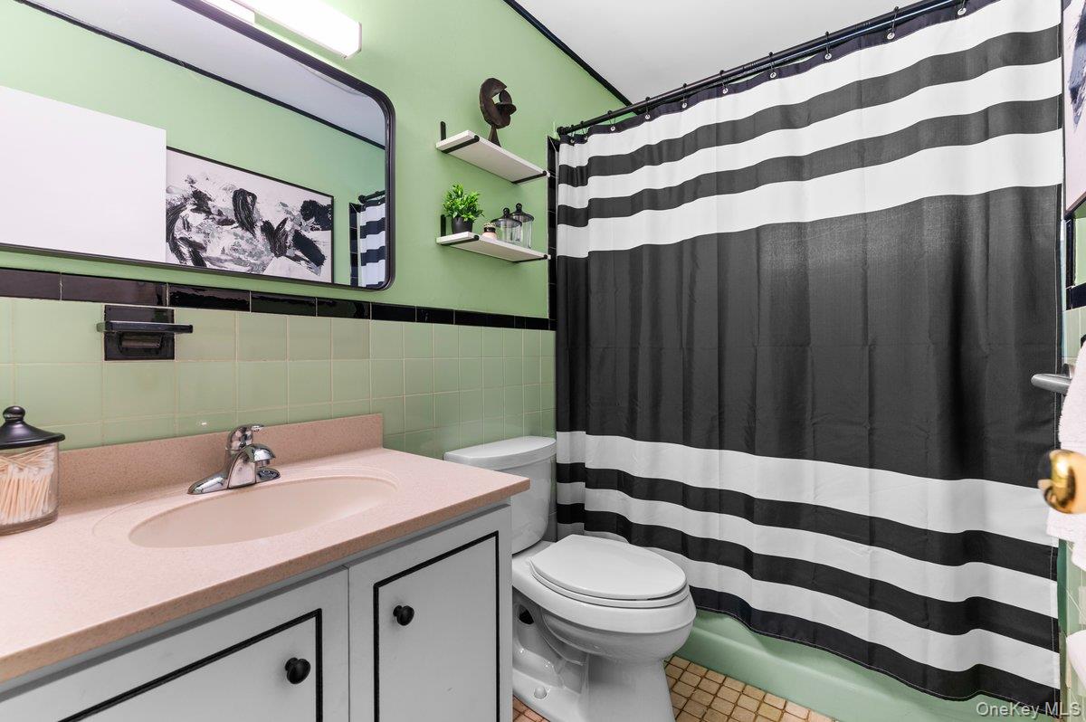 #16 photo, 22 Greenway Circle, नासाउ काउंटी Syosset , NY 11791