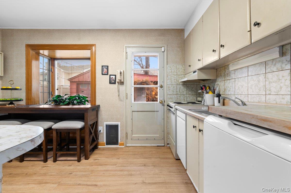 #9 photo, 22 Greenway Circle, नासाउ काउंटी Syosset , NY 11791