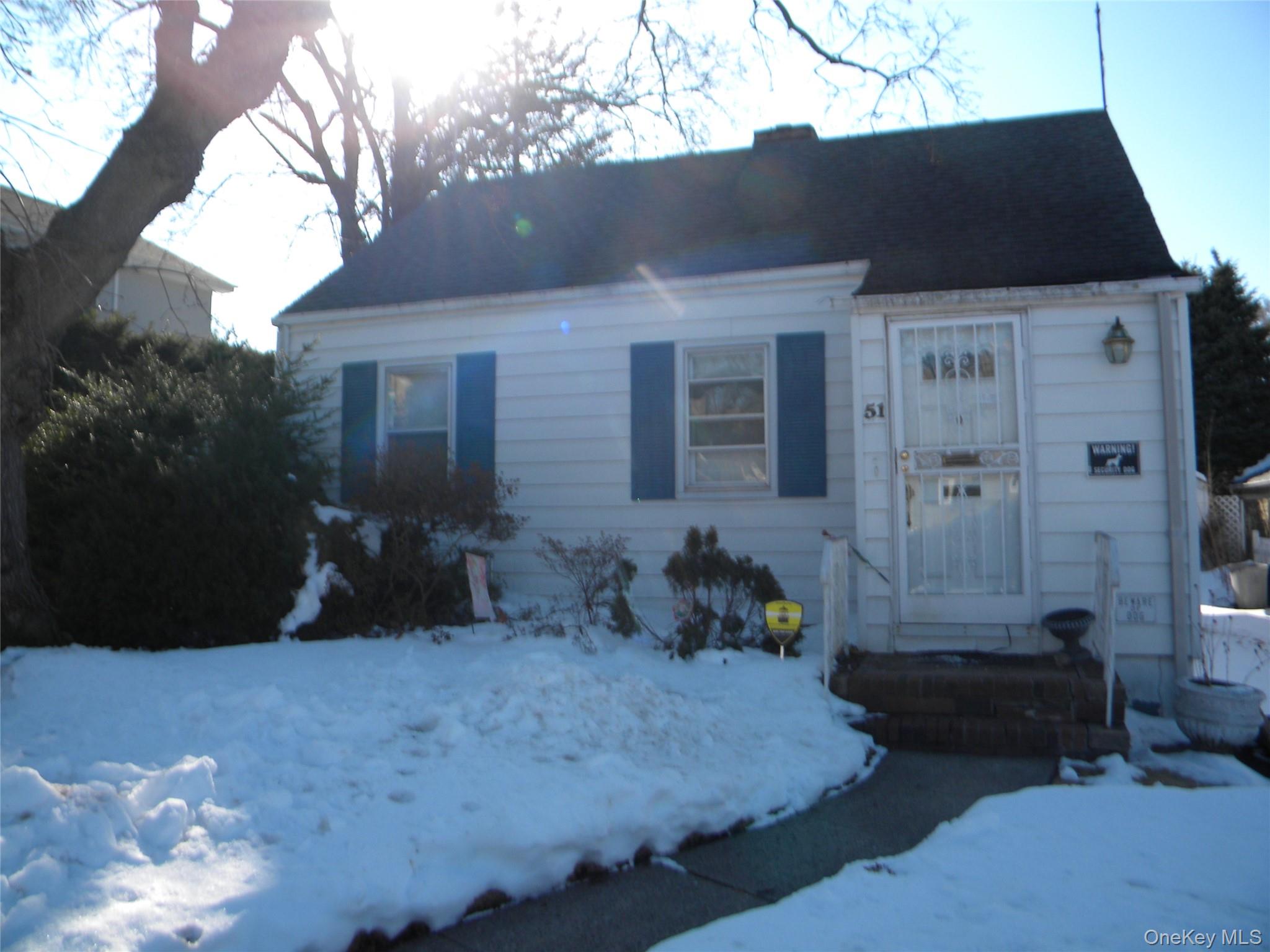 #1 photo, 51 Clyde Street, Нассау ‖ New Hyde Park , NY 11040