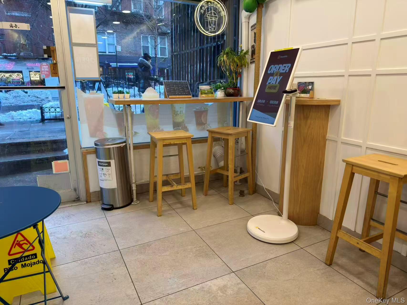 #1 photo, 27 Saint Marks Place, New York (Manhattan) , NY 10003