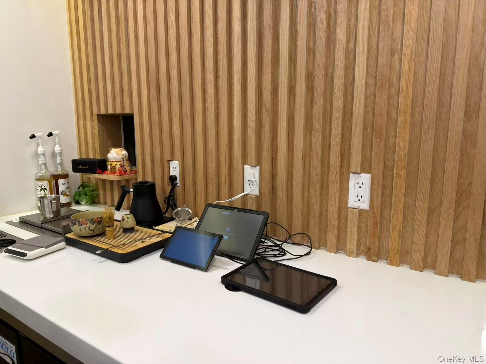 #2 photo, 27 Saint Marks Place, New York (Manhattan) , NY 10003