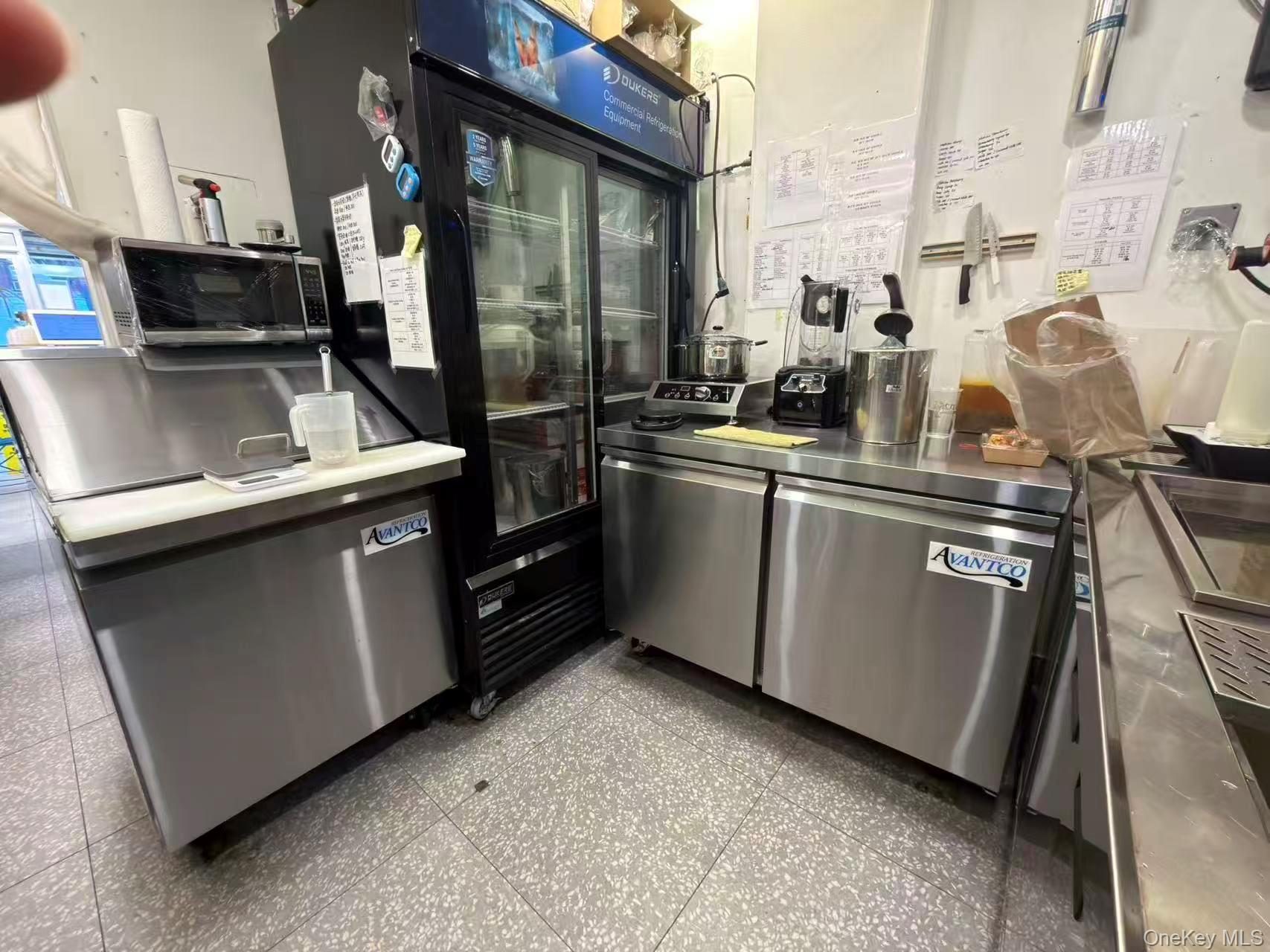 #3 photo, 27 Saint Marks Place, New York (Manhattan) , NY 10003