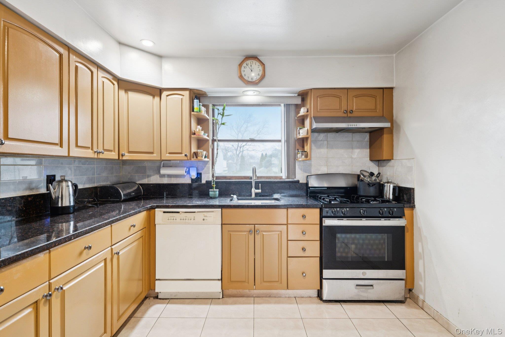 #10 photo, 174 Bellmore Street, Нассау ‖ Floral Park , NY 11001