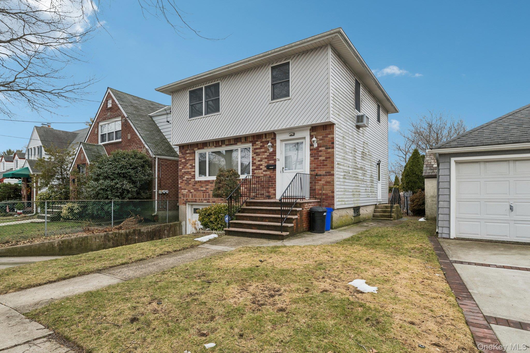 #3 photo, 174 Bellmore Street, Нассау ‖ Floral Park , NY 11001