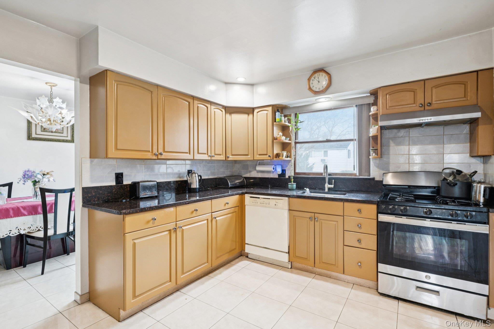 #9 photo, 174 Bellmore Street, Нассау ‖ Floral Park , NY 11001