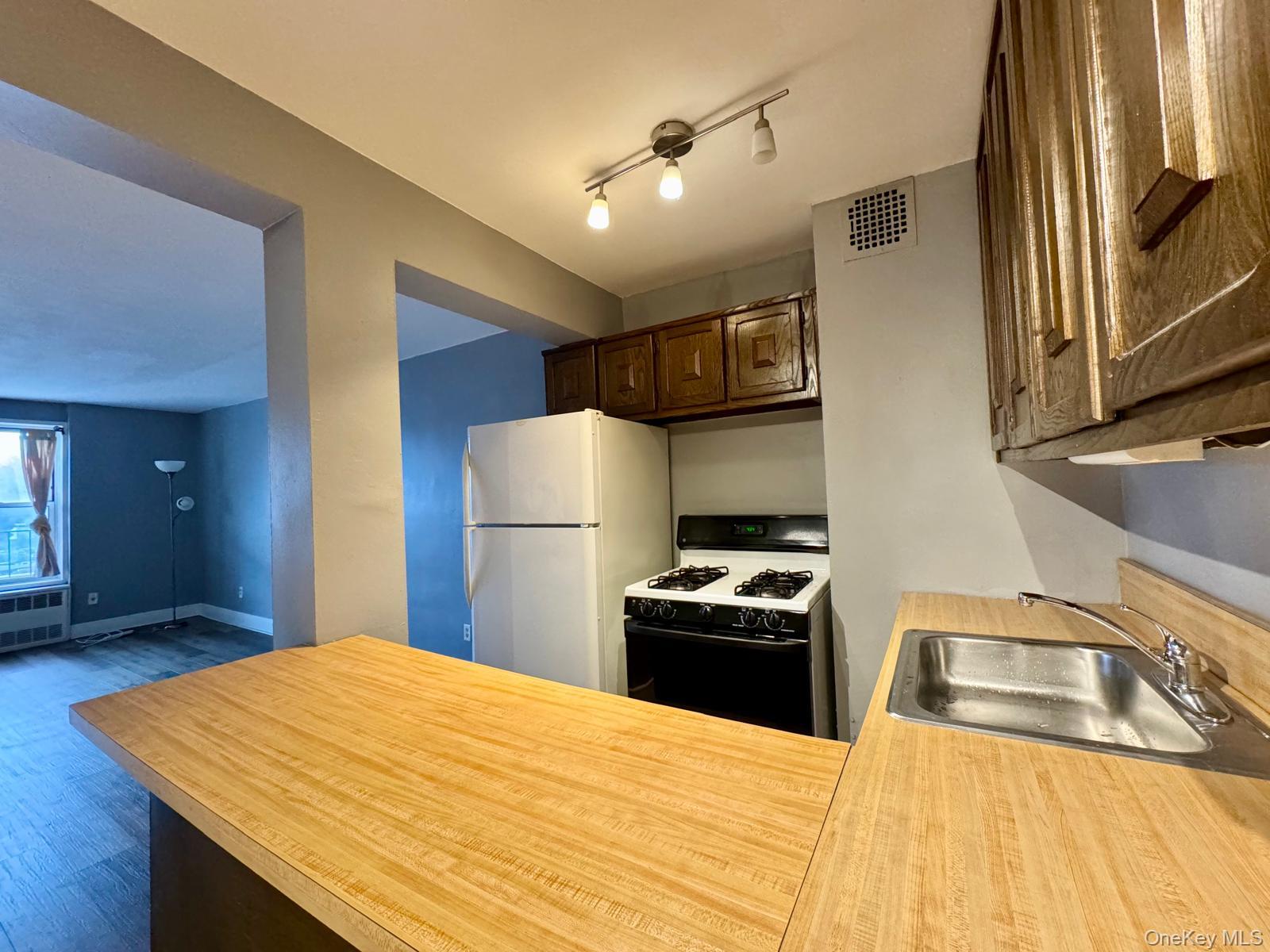 #9 photo, 68-20 Selfridge Street, Куинс ‖ Forest Hills , NY 11375