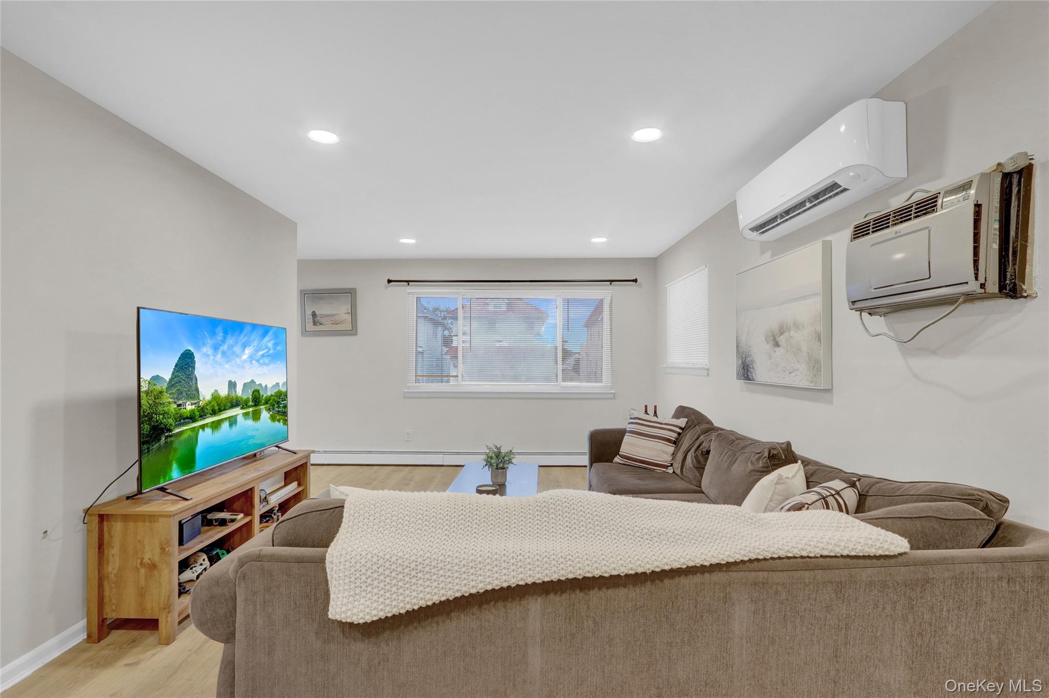 #13 photo, 220 E Chester Street, 长岛 Long Beach , NY 11561