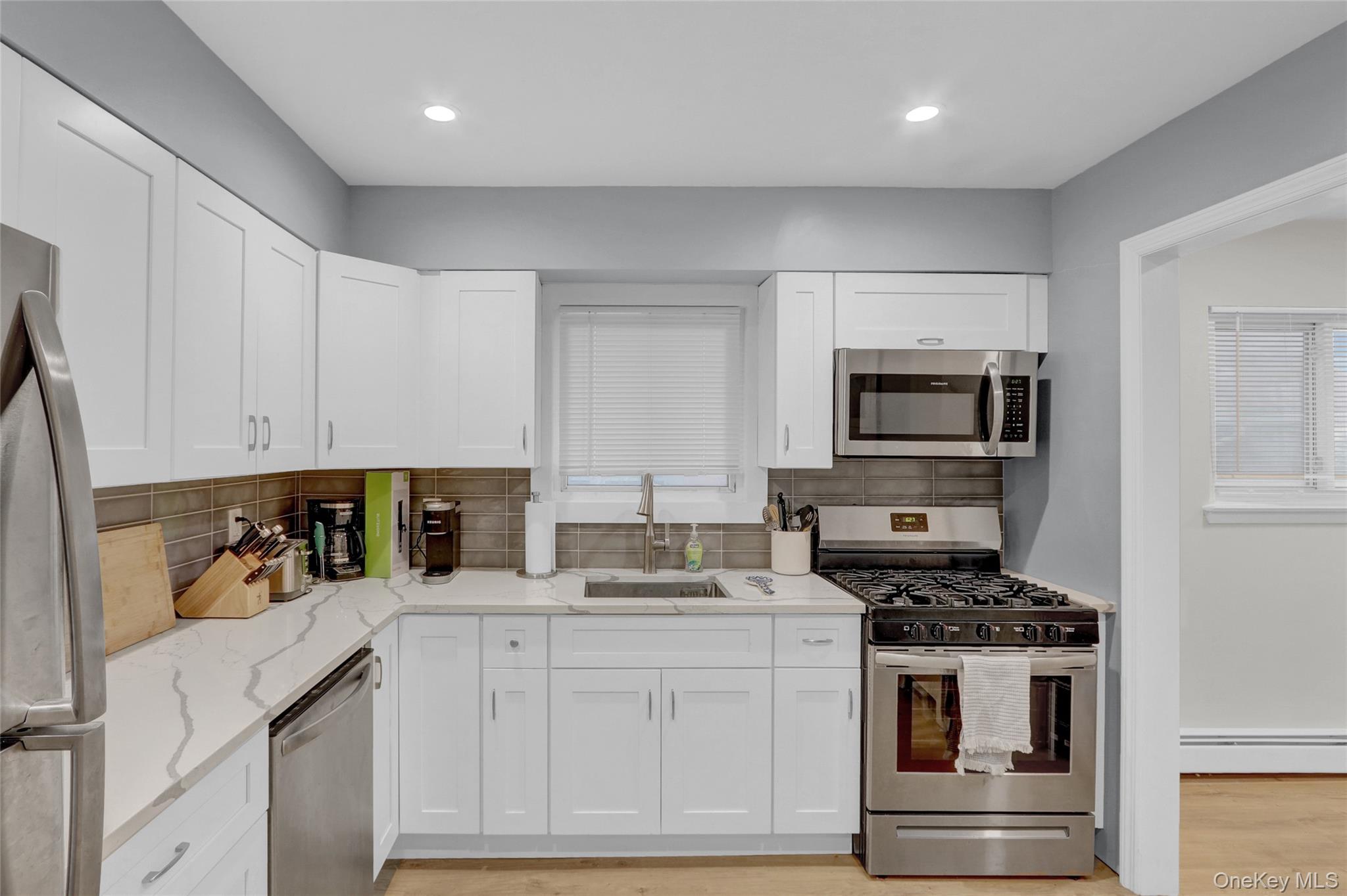 #14 photo, 220 E Chester Street, 长岛 Long Beach , NY 11561